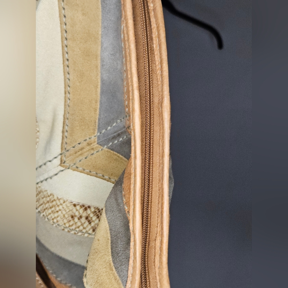 Fossil Chevron Crossbody Bag in Tan and Cream - Picture 11 of 13